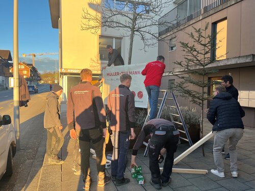 «Bäumli mit Täfeli» stellen